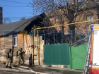 Крыша частного дома загорелась в центре Ростова