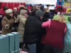 Озверелая толпа в Ростове устроила безумное магазинное "месиво" ради дешевых игрушек