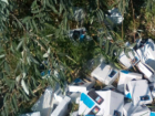Целую гору выпотрошенных посылок с телефонами и сим-картами обнаружили на трассе под Ростовом