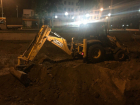 «Дикий» экскаватор с пьяными рабочими оборвали ночной сон жильцов в центре Ростова 