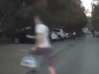 Выскочивший под колеса авто школьник вызвал «словесный инфаркт» у водителя в Ростове на видео