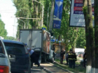 Потерявшую управление «Газель» с мертвым водителем остановила опора ЛЭП в центре Ростова