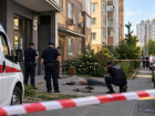 Мужчина выпал из окна многоэтажки в ростовском ЖК 
