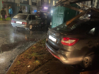 В Ростове после ДТП две машины отбросило на мусорные баки и припаркованные авто