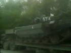 Спровоцировавшая огромную пробку колонна танков на трассе Ростовской области попала на видео