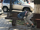 Отрубившиеся на скамейках девочки «под кайфом» ужаснули ростовчан в центре города