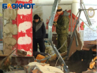 В центре Ростова на рабочего упала крыша 