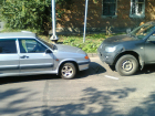 Ростовская автоледи на "Ладе" не вписалась в поворот и спровоцировала аварию