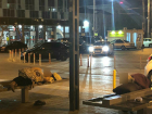 Утомленные жарой ростовчане уснули в ожидании транспорта на автобусной остановке