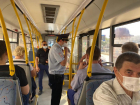 В автобусах Ростова за неделю выявили 76 нарушителей масочного режима