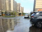 Авиамоторную в Ростове четвертый день заливают реки воды 