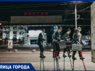 Живые статуи и танцы с прохожими: как несколько артистов превратили улицы Ростова в интерактивный театр