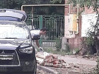 Наглеца, бросившего под окна соседу строительный мусор, заснял случайный прохожий в Ростове