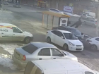 Страшный перелет пешехода через капот сбившей его иномарки на остановке Ростова попал на видео