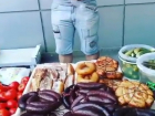 Купить домашней колбасы и отправиться на больничную койку предлагали жителям Ростова проворные продавцы