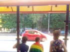 Отважных парней с флагом геев и лесбиянок чуть не "разорвали" жители Ростова