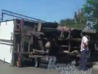 Опрокинувшаяся на бок «уставшая» «Газель» перекрыла полдороги в Ростове на видео