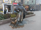 «Наш ответ лампе Аладдина»: как создавалась скульптура Коробейника в Ростове и куда деваются брошенные в его короб монеты