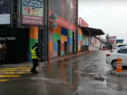 Живой регулировщик и разрешающе-запрещающие парковки у ростовского «Горизонта» вводят в ступор водителей
