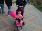 Ночное преступление с красивым детским велосипедом-коляской совершил подъездный бандит в Ростове