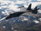 Летчики на бомбардировщиках Су-34 отрабатывают свои навыки в ростовском небе 
