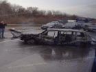 "Нива" загорелась после столкновения на трассе под Ростовом 