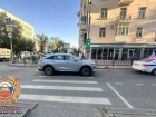 В центре Ростова кроссовер сбил пожилого пешехода