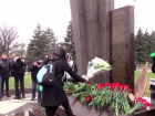 Памятник жертвам крушения Boeing открыли под дождем в Ростове-на-Дону
