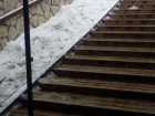 Молодых мамочек Ростова-на-Дону возмутил засыпанный снегом позорный пандус  
