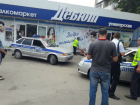 После жесткого тарана легковушек пьяный водитель ЗИЛа въехал в «Алкомаркет» под Ростовом