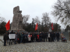 В Новочеркасске прошел митинг против строительства часовни у памятника красным казакам