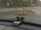Потерявший поклажу грузовик с мусором устроил жесткий дорожный квест в Ростове