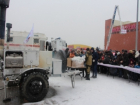Спасатели Ростова накормили голодных и развеселили угрюмых горожан 