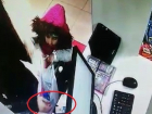 Наглое "аптечное преступление" молодой женщины с девочкой в Ростовской области попало на видео 