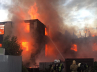 13 человек эвакуированы из-за пожара в частном доме в Ростове