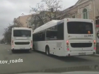 Водители ростовских автобусов устроили между собой разборки на улицах города