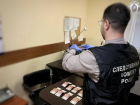 В Ростове мужчина попался на передаче взятки судебному приставу 