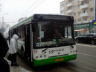 Экстремальная поездка на автобусе с открытыми дверями в Ростове попала на видео