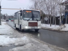 Автобус застрял из-за гололеда в древней казачьей станице