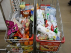 В Ростовской области пронырливые супруги пытались украсть две тележки продуктов