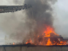 Ростов заволокло дымом из-за крупного пожара на Западном