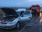 На трассе в Ростовской области загорелся автомобиль, в котором находились двое детей
