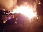 Мощный пожар всю ночь тушили в Ростовской области  на видео