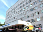 Пациент ковидного госпиталя в Ростове-на-Дону напал на врача и сорвал с него маску