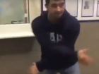 Заводной танец задержанного безбашенного мужчины в отделении полиции Ростова попал на видео