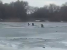 «Телепортировавшиеся» на середину «подтаявшей» реки рыбаки шокировали жителей Ростова на видео
