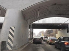 Гигантская сосуля под мостом угрожает проткнуть насквозь водителей в Ростове