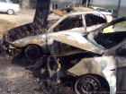 Ночью в Ростове сгорели две машины