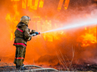 Вспыхнувший ярким пламенем ресторан тушили больше десяти пожарных под Ростовом