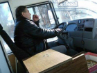 Курящие водители маршруток в Ростове вызвали возмущение горожан и "поймались" на фото